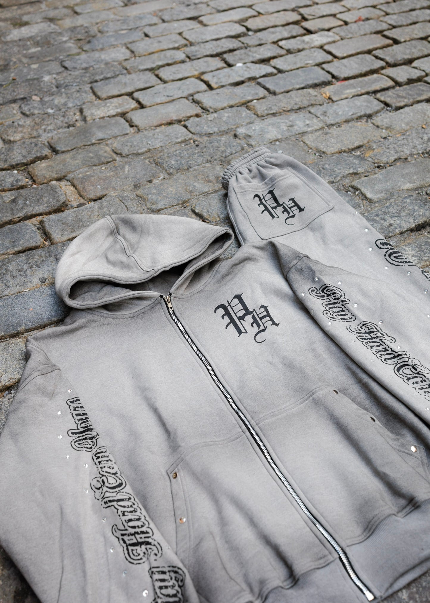 PLAY HARD SWEAT SUIT