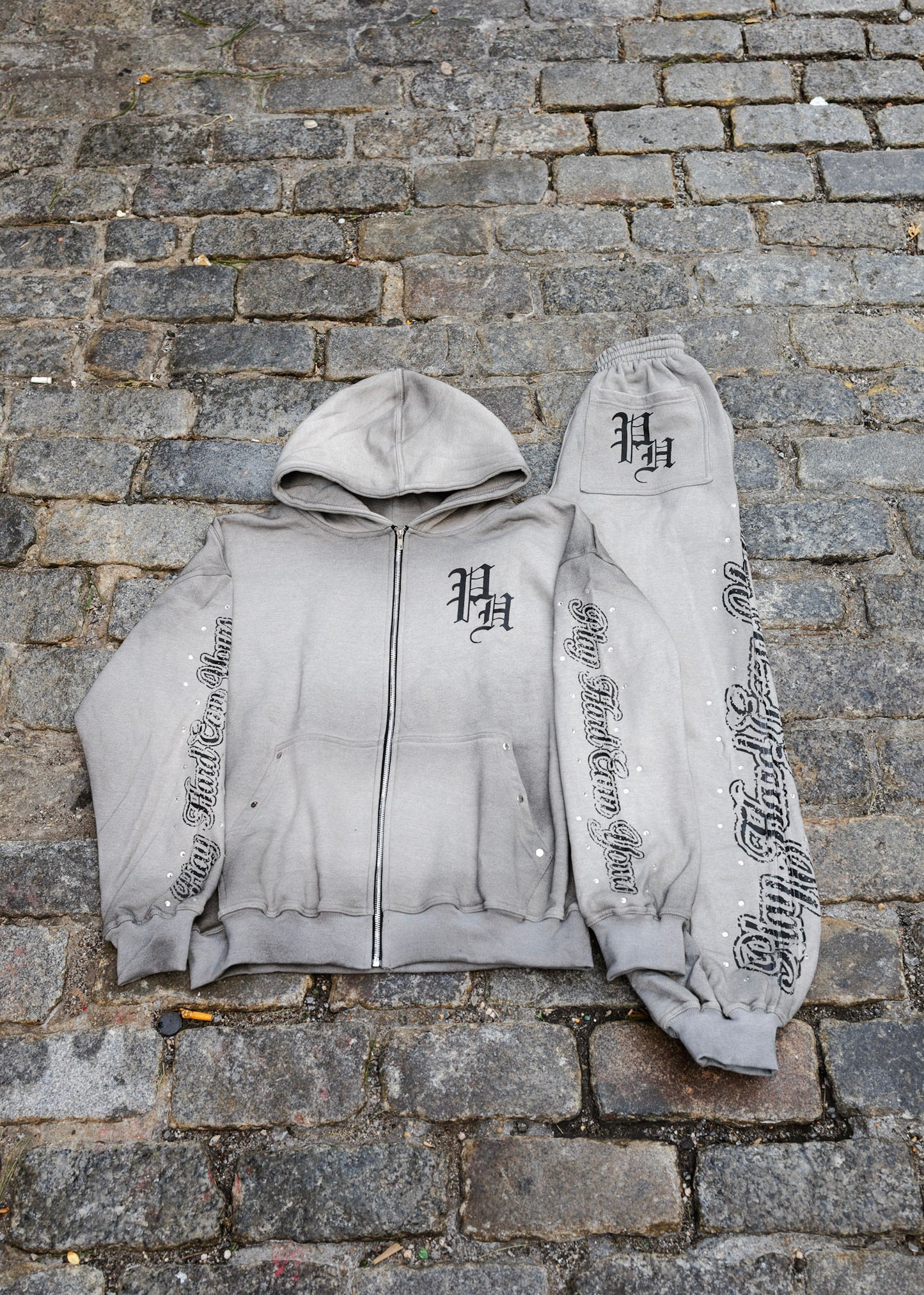 PLAY HARD SWEAT SUIT