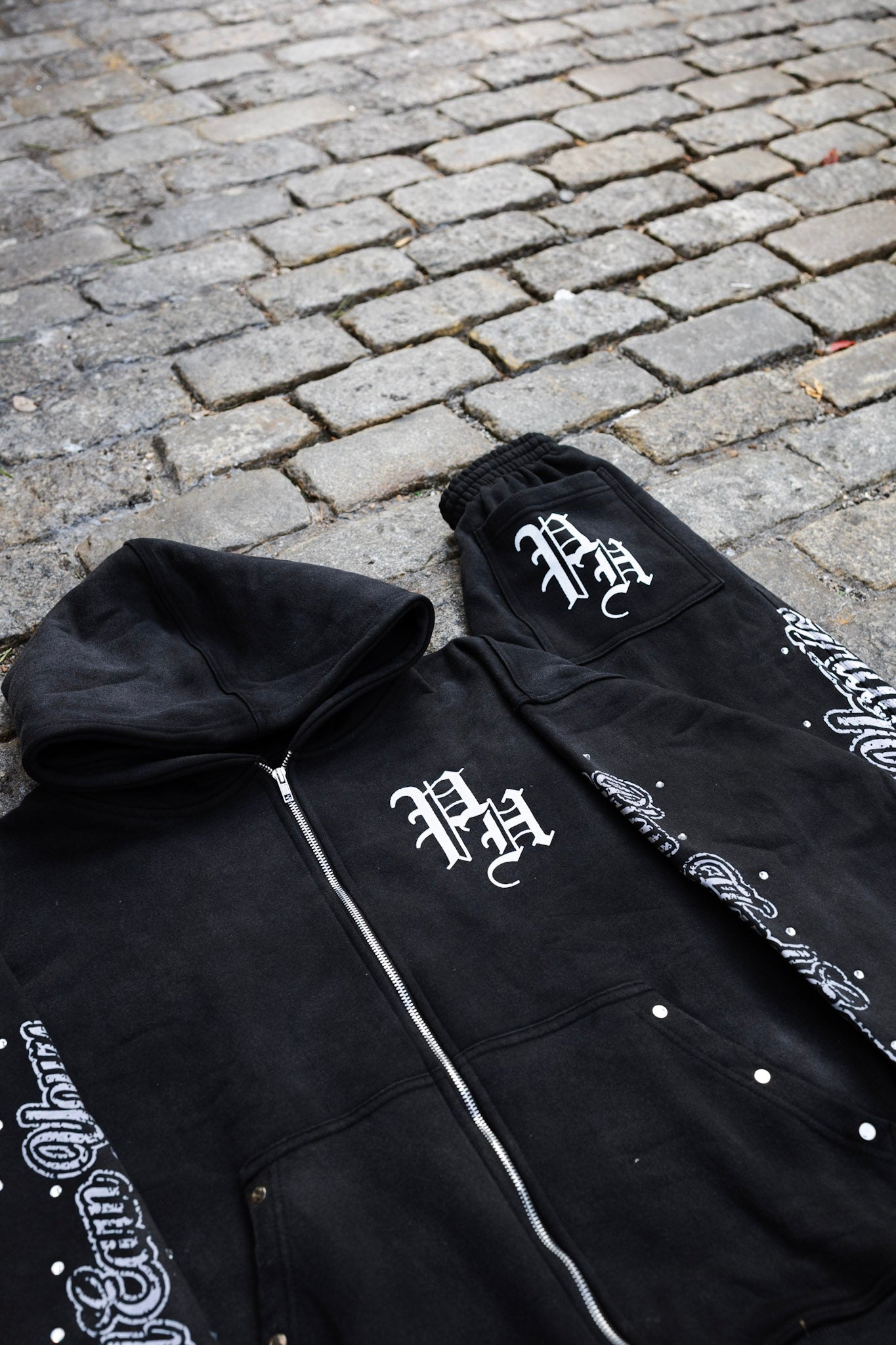 PLAY HARD SWEAT SUIT